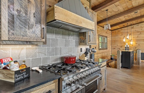 Cherry Log Chalet De Esquí | Majestic Views in this Modern Rustic Luxury Cabin