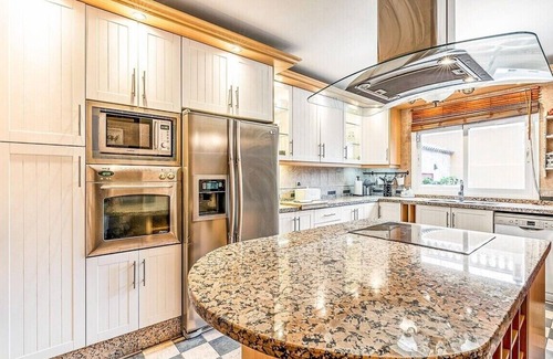 Torrequebrada Villa | Majestic Villa, 2 minutes walk to the beach, 7bdr 7bath, heated pool and jacuzzi