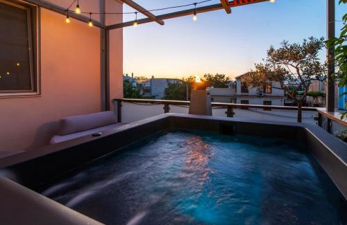 Athens City Centre Villa | Majestic Villa overlooking Acropolis with Hot Tub