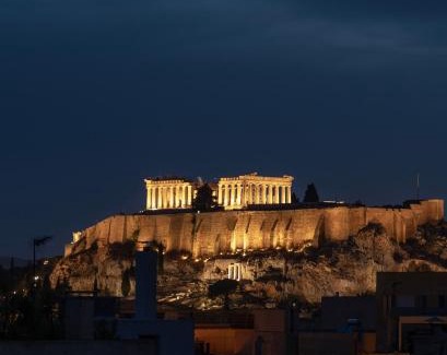 Athens City Centre Villa | Majestic Villa overlooking Acropolis with Hot Tub