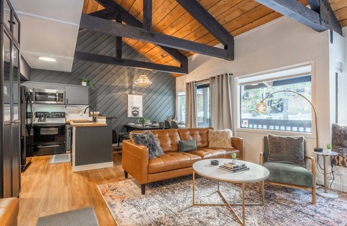 Woodwinds Condominio | Majestic Walk to Village Getaway W/Pool&Spa 616