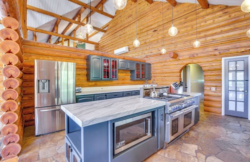 Alpine Cabina | Majestic Yellowstone-Style Log Cabin on 27 acres