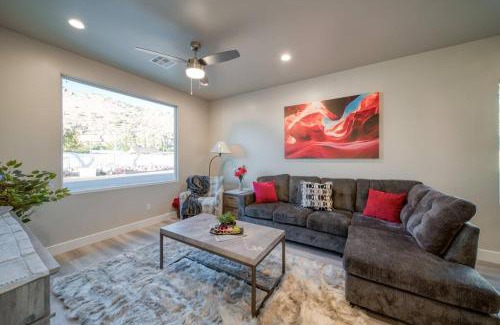Hildale Casa | Majestic Zion Cottage with hot tub in Hildale