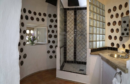 Villarzel-Cabardes Casa | 'Essaouira' Moroccan Inspired Apartment, Private Terrace in 13th Century Château