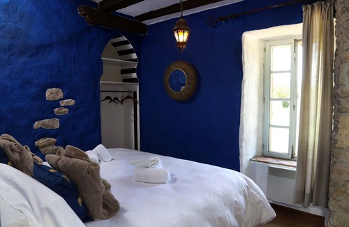 Villarzel-Cabardes Casa | 'Essaouira' Moroccan Inspired Apartment, Private Terrace in 13th Century Château