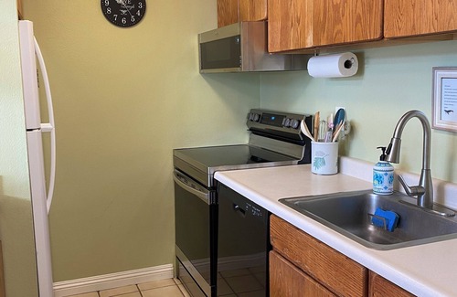 Maalaea Condominio | Makani A Kai B5 Ocean Front condo 10 yards from private beach access.