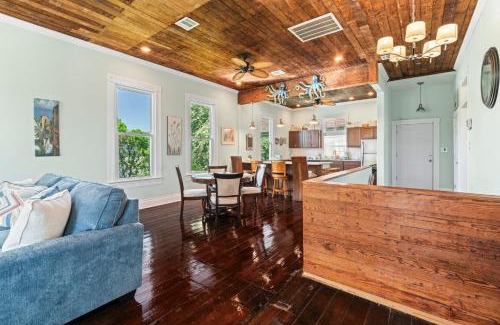Galveston Casa | Make new memories at Galvez Cottage