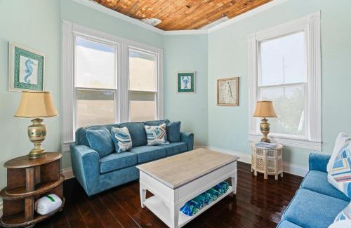 Galveston Casa | Make new memories at Galvez Cottage