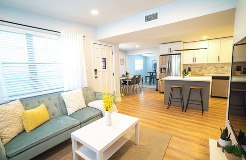 Carver City - Lincoln Gardens Casa | Make some memories at this unique and family-friendly place