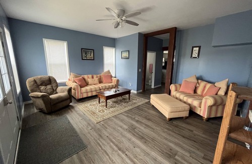 Gypsum Cabina | Make time for Lake Time! Close to all FERRIES, BEACHES, PARKS & CEDAR POINT!