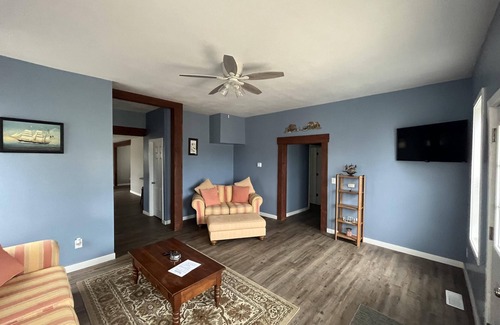 Gypsum Cabina | Make time for Lake Time! Close to all FERRIES, BEACHES, PARKS & CEDAR POINT!