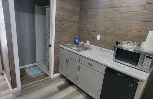 Gypsum Cabina | Make time for Lake Time! Close to all FERRIES, BEACHES, PARKS & CEDAR POINT!