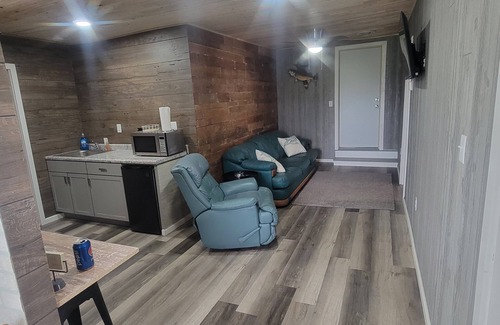 Gypsum Cabina | Make time for Lake Time! Close to all FERRIES, BEACHES, PARKS & CEDAR POINT!
