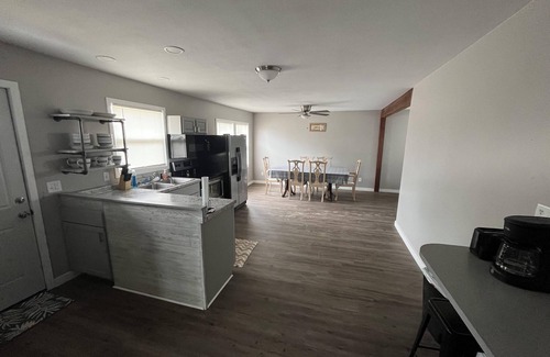 Gypsum Cabina | Make time for Lake Time! Close to FERRIES, BEACHES, & CEDAR POINT! Entire House