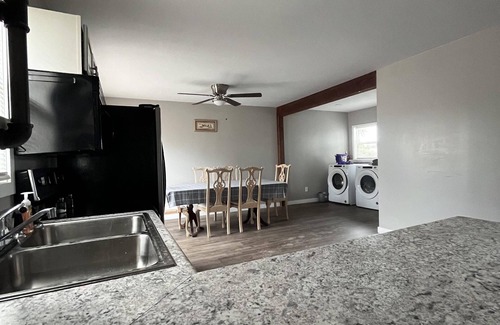 Gypsum Cabina | Make time for Lake Time! Close to FERRIES, BEACHES, & CEDAR POINT! Entire House