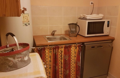 La Gaude Apartamento | Haga sus vacaciones en un hermoso apartamento amueblado con el mar en el horizonte.