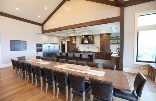 Fish Haven Cabina | Make your next family reunion, corporate retreat, or special event unforgettable.