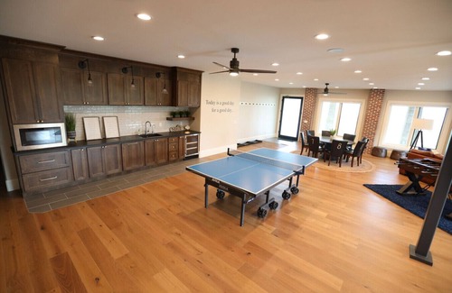 Fish Haven Cabina | Make your next family reunion, corporate retreat, or special event unforgettable.