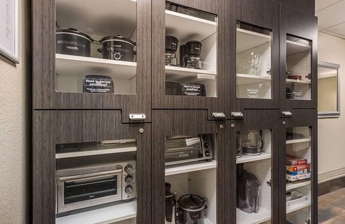 Waukegan Casa | Make Your Trip More Enjoyable! Kitchen, Pets Allowed, Private Parking