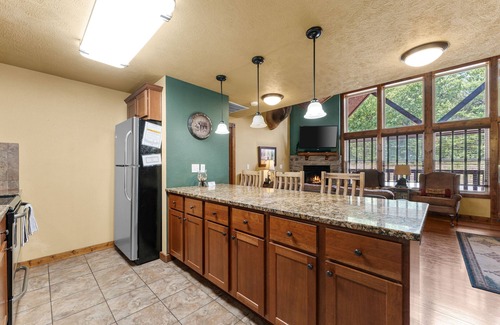 Reeds Spring Cabina | Makin Memories Lodge 6 Bedroom Cabin by RedAwning