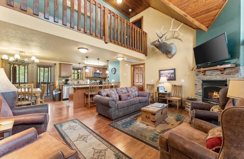 Reeds Spring Cabina | Makin Memories Lodge 6 Bedroom Cabin by RedAwning