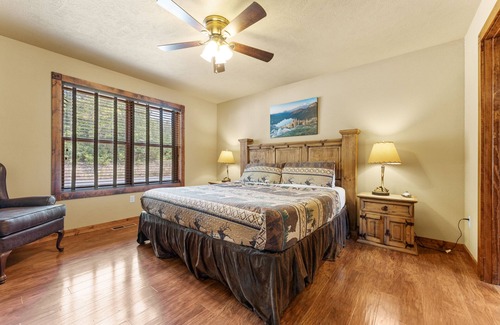 Reeds Spring Cabina | Makin Memories Lodge-sleeps 14 4 Bedroom Home by Redawning