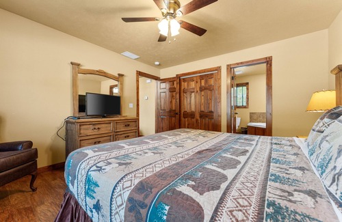 Reeds Spring Cabina | Makin Memories Lodge-sleeps 14 4 Bedroom Home by Redawning