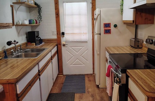Geneva-on-the-Lake Cabaña | Making Memories Cottage GOTL - Charming 2-bedroom cottage with WiFi and AC