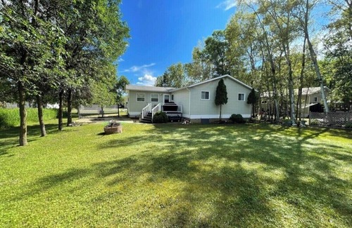 Chalet Beach Cabina | Making memories in Matlock,MB
