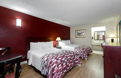 Ellenton Casa | Making The Best Memories Along The Way! Pet-friendly, Pool, Free Parking!
