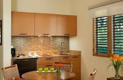 Carenero Apartamento | Making The Best Memories Along The Way! 2 Relaxing Units, Free Parking, Pools