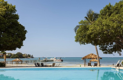 Carenero Apartamento | Making The Best Memories Along The Way! 2 Relaxing Units, Free Parking, Pools