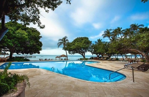Carenero Apartamento | Making The Best Memories Along The Way! 2 Relaxing Units, Free Parking, Pools