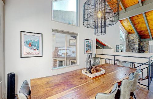 Zephyr Cove Apartamento | Making Waves, Unit B