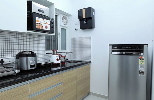 Malad East Apartamento | Malad Premier 3BHK Perfect for Extended NRI Stays