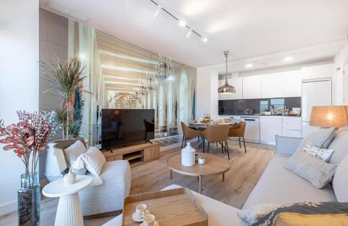 Palma-Palmilla Apartamento | Malaga Skyline 8 Pool & Parking Free