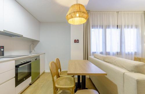 La Malagueta Apartamento | Malagueta Miramar with Shared Pool by Caleta Homes