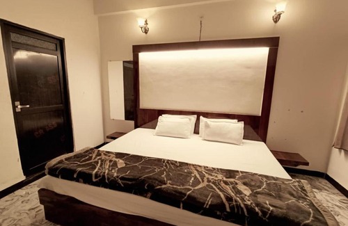 Ujjain Hotel | Malhotra restaurant and resorts