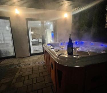 Miskolc-Tapolca Apartamento | Malibu Apartman & Jacuzzi