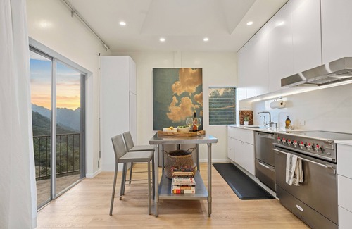 Malibu Casa | Malibu Hills Home w/Balcony & Mountain Views | Cielo Curve by AvantStay