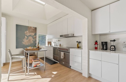 Malibu Casa | Malibu Hills Home w/Balcony & Mountain Views | Cielo Curve by AvantStay
