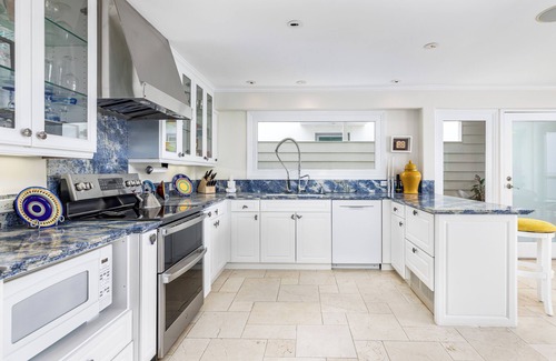 Central Malibu Condominio | Malibu Retreat on the Water!