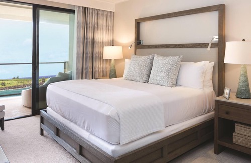 Foster Village Complejo | Maliula 3-Bdrm Premier ADA,Luxurious Interior, Magical Lanai with Stunning Views