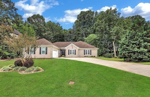Buford Casa | Spacious Relaxing Home in The Heart of Buford !