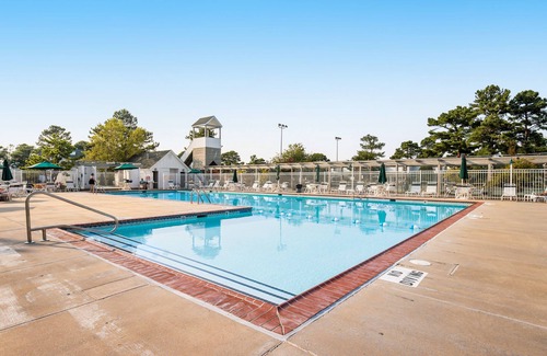 Selbyville Casa | Mallard Lakes Waterfront Getaway w/ Free WiFi, A/C, Shared Pools, & Hot Tub