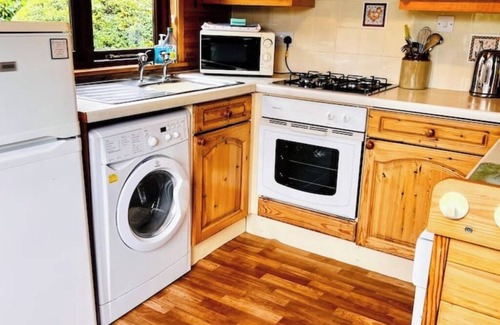 Allerthorpe Cabina | 'Mallard' - Secluded Rustic Lodge - Fishermans dream!nn