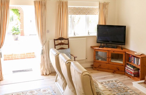 Dorchester Cabaña | MALLARDS AT RIVENDELL, pet friendly, with a garden in Piddletrenthide