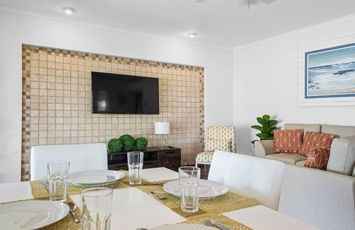 Malmok Apartamento | Malmok private 2BR 2BA apartment steps-beach view
