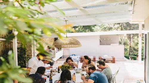 Macmasters Beach Casa | Malolo Costal Retreat , Wifi Accom Holidays