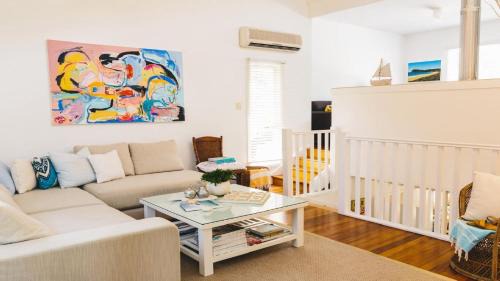 Macmasters Beach Casa | Malolo Costal Retreat , Wifi Accom Holidays